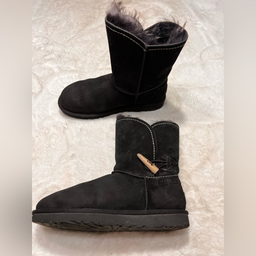 UGG Meadow boot womens size 8